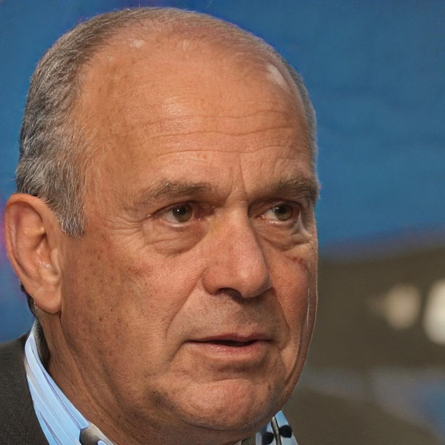 Rangga Wisnu Pradana - Senior Investment Analyst dengan pengalaman lebih dari 8 tahun di pasar modal Indonesia